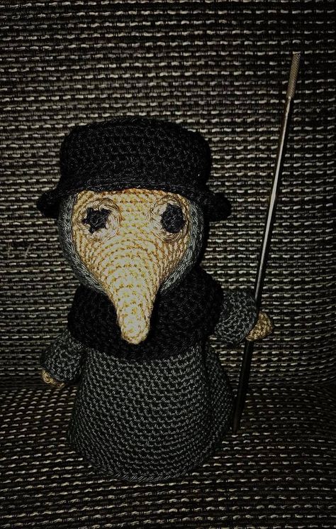 Plague Doctor Amigurumi, Plague Doctor Crochet Pattern Free, Crochet Plague Doctor, Crochet Plague Doctor Free Pattern, Crafts With Hot Glue, Crochet Halloween Patterns Free, Crochet Caplet, Knitting Machine Projects, Crochet Geek