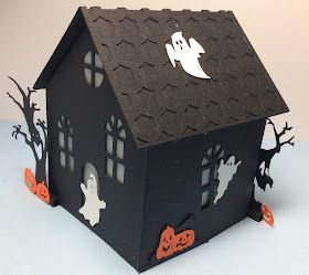 Casa Halloween, Orange Balloons, Fun Halloween Decor, Pumpkin Season, Halloween 2, Up House, A Frame House, White Balloons, Miniature Houses