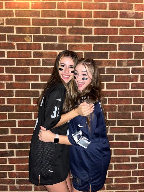 matching football jersey friends halloween Jersey Night Football Game Theme, Spirit Week Jersey Day, Jersey Out Football Game, Football Costumes For Girls Halloween, Jersey Theme Football Game, Football Halloween Costume For Women, Football Games Outfit, American Football Costume, Black Out Football Game Outfits