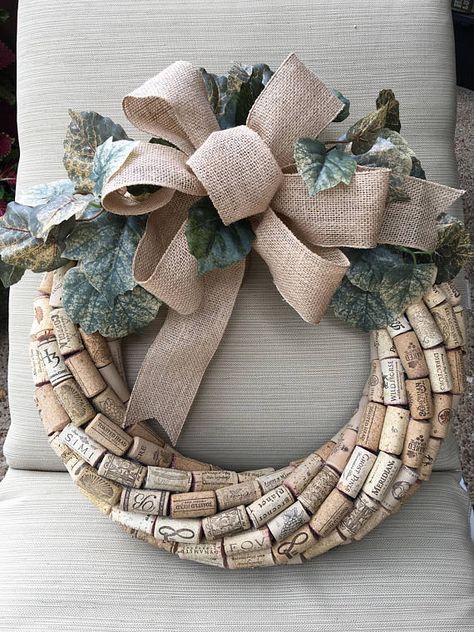 Cork Wreath Diy, Wine Cork Diy Projects, Wine Cork Crafts Christmas, Cork Diy Projects, Cork Crafts Christmas, Wine Cork Wreath, Wine Cork Diy Crafts, Cork Wreath, Wine Cork Projects