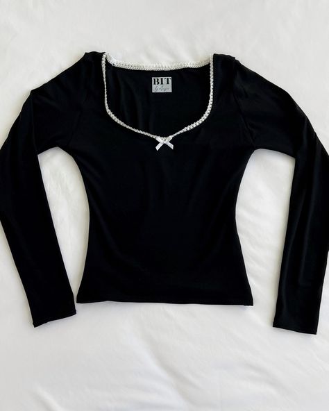 * All preorders for this item ship within 1-2 weeks! Handmade black long sleeve top Super soft and stretchy Sweetheart neckline Double layered front bodice for extra coverage and shape Model is wearing a size S Free U.S. shipping! Black Shirts Long Sleeve, Black And White Basic Outfit, Cute Full Sleeve Tops, Long Sleeve Cute Tops, Cute Long Sleeve Shirt, Cute Tops For Winter, Fitted Tops Women, Black Cute Clothes, Aesthetic Long Sleeve Shirts