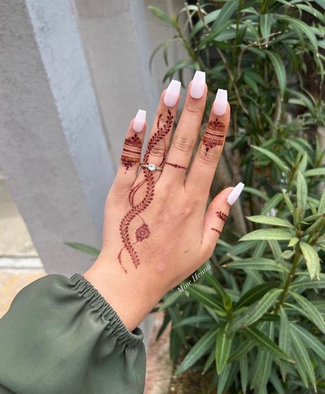 henna tattoo henna designs henna henna tattoos henna tattoo designs henna hand henna design henna tattoo design Henna Designs Fingers Only, Simply Henna Design, Modele Henne Main Simple, Henna Facil, Henna One Finger, Henne Simple Main, Modele Henna Simple, Model Henna Simple, Henna With Nails