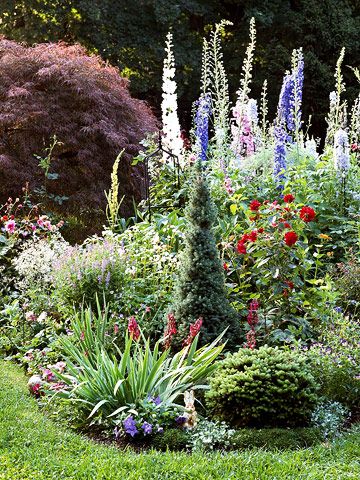 6 Steps to a "NO WORK" Cottage Garden:  "While formal gardens thrive on order and well-defined spaces, cottage gardens bubble in cheerful tangles of flowers that form a kaleidoscope of hue and texture." Cottage Gardening, Video Garden, Cottage Garden Design, Cottage Garden Plants, Front Yards, Garden Shrubs, English Cottage Garden, Landscape Designs, Dry Creek