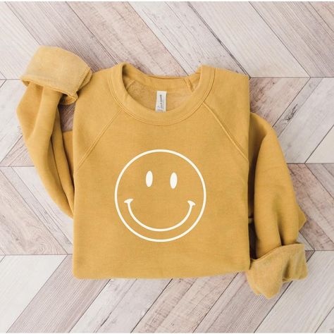 Simple Tshirt Design Ideas, Vinyl Tshirt Ideas, Smiley Sweatshirt, Sites For Clothes, Smiley Face Sweatshirt, Preppy Sweatshirts, Sweatshirt Graphic, Women Sleepwear, Trendy Hoodies