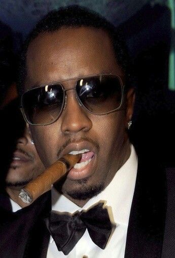 P Diddy Famous Cigars, Gentlemen Style, Sean Diddy Combs, Sean Combs, Wealthy Lifestyle, Urban Culture, Cuban Cigars, Good Cigars, Cigars And Whiskey