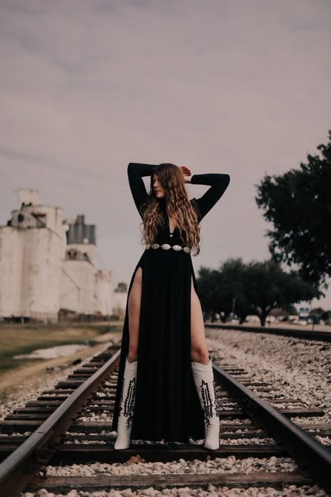 Western Black Dress Photoshoot, Fancy Western Photoshoot, Kerosene Photoshoot, Birthday Western Photoshoot, Western Grunge Photoshoot, Beth Dutton Photoshoot Ideas, Sage Photoshoot, Western Birthday Photoshoot, Dark Cowgirl Aesthetic