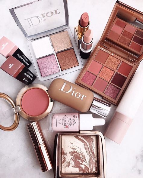 Image about fashion in Makeup by Lucian on We Heart It Shimmery Makeup, Koleksi Makeup, Penyimpanan Makeup, Alat Makeup, Fancy Makeup, Dior Makeup, Lip Glosses, Makeup Obsession, Luxury Makeup