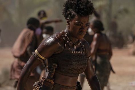 The Full-Body Workout Viola Davis Did to Prepare for Her Role In 'The Woman King' Woman King Workout, Viola Davis Woman King, The Women King, The Woman King, Women King, Celebrity Workouts, Woman King, Toning Exercises, Oblique Workout