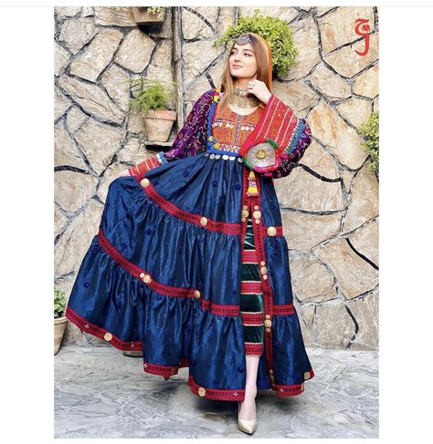 Pathani Dress Women, Kashmir Wedding, Afghanistan Dress, Afghanistan Landscape, Afghanistan Vintage, Afghan History, Sindhi Dress, Simple Suits, Afghan Jewellery