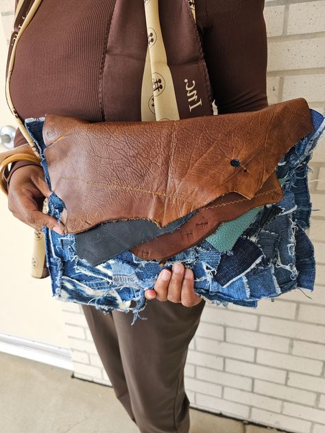 Patchwork Clutch, Denim Diy Clothes, Denim Clutch, Denim Crafts Diy, Wedding Bags, Denim Projects, Denim Handbags, Denim Purse, Custom Denim