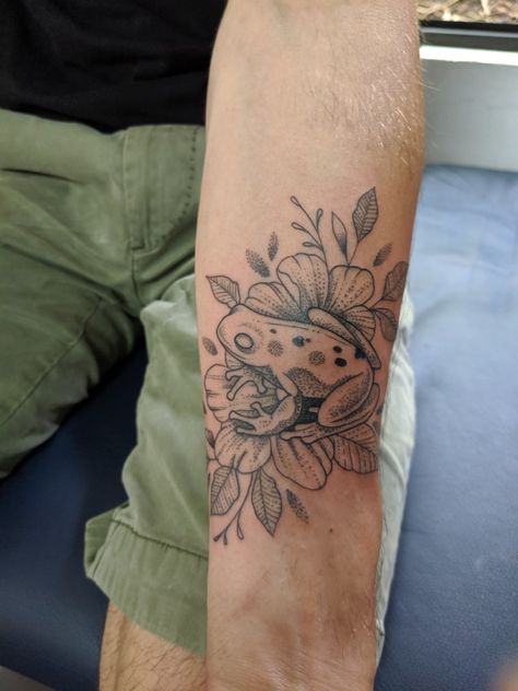 Frog And Flowers Tattoo, Red Eye Tree Frog Tattoo, Feminine Frog Tattoo, Frog Tattoo Flower, Frog On Leaf Tattoo, Tree Frog Tattoo For Women, Frog Flower Tattoo, Frog And Flower Tattoo, Jungle Tattoo Ideas