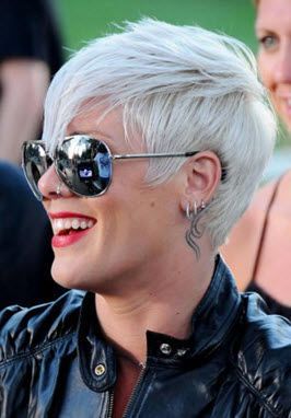 1000+ ideas about Singer Pink Hairstyles on Pinterest | Alicia ... Pink Short Hair, Cindy Hattersley, Kort Bob, Short Celebrities, Modern Short Hairstyles, Celebrity Haircuts, Pink Singer, Brother Birthday, Sassy Hair