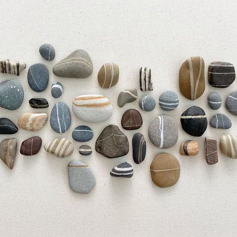 Rock Collection Display, Stone Pictures Pebble Art, Wishing Stones, Rock And Pebbles, Fantasy Collection, Pretty Rocks, Pebble Stone, Rock Decor, Stone Pictures