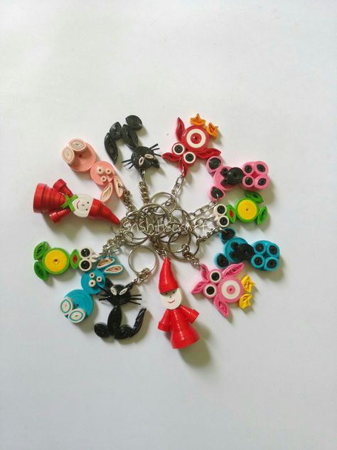 Quilled Keychains, Animal Quilling, Quilling Keychains, Chain Ideas, Keychain Ideas, Quilling Ideas, Bracelet Keychain, Key Chains, Key Chain