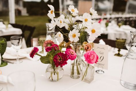 Wedding Flower Pricing: Table Centerpieces - Good Seed Floral Round Table Centerpieces Wedding, Round Table Centerpieces, Bud Vases Wedding, Bud Vase Centerpiece, Round Wedding Tables, Small Centerpieces, Simple Centerpieces, Wedding Table Flowers, Wedding Vases