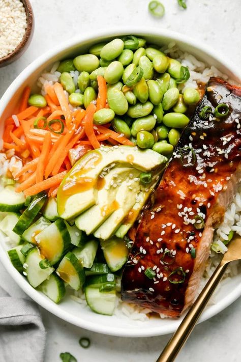 Feeling less than inspired but want a meal that's satisfying and won't leave you feeling weighed down? Enter the Teriyaki Salmon Bowl. A complete meal in a bowl that's ready in just 30 minutes. Quick and easy dinner recipe that's so delicious. Salmon Bowl Easy, Reset Meals, Teriyaki Salmon Bowl, Meal Bowls, Meal In A Bowl, Lean Recipes, Salmon Bowls, Recipe Salmon, Teriyaki Bowl