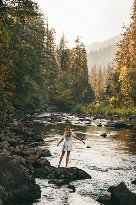 Mountain Photoshoot, Shotting Photo, Mountain Photos, Senior Photoshoot, Adventure Photography, Shooting Photo, Photography Senior Pictures, Senior Photography, Instagram Foto