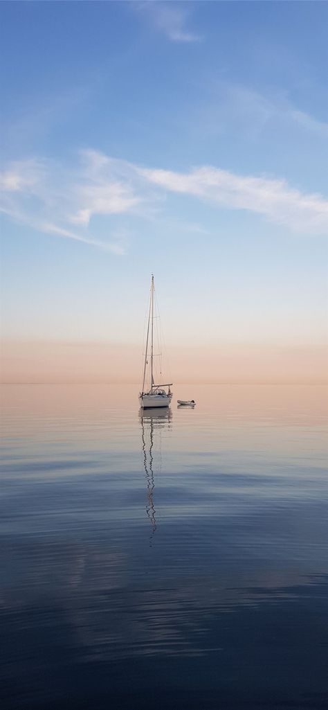 Boat Sunset, Pretty Background, Sea Boat, Iphone Wallpaper Photos, 背景 シンプル, Free Hd Wallpapers, City Aesthetic, In The Ocean, Screen Wallpaper