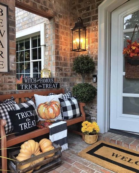 Porch Fall Decor, Fall Front Door Decor, Fall Front Porch Decor Ideas, Halloween Porch Decorations, Halloween Tattoo, Fall Front Porch Decor, Fall Front Door, Fall Thanksgiving Decor, Fall Deco