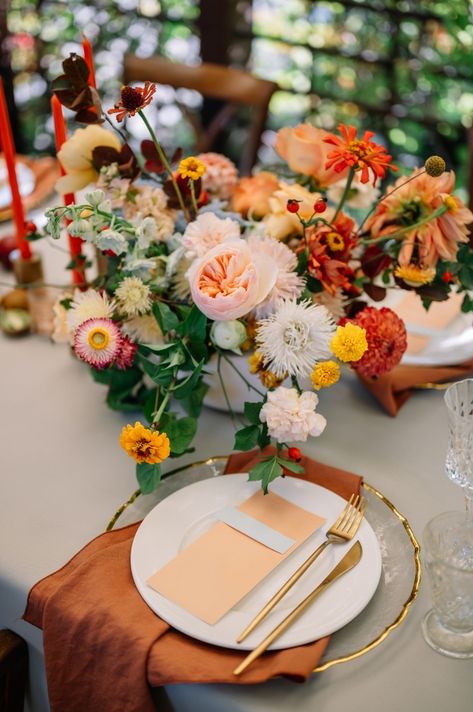 25 Best Fall Wedding Colors (Stunning Palettes & Trends) - Neutral Fall Wedding Table Decor, Wedding Fall Palette, Modern November Wedding, Bright Fall Wedding Florals, Botanical Fall Wedding, Colorful Fall Centerpiece, October Palette Color, Colorful November Wedding, Sunset Fall Wedding