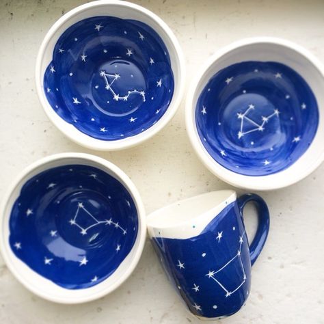 Pottery Painting Ideas Moon And Stars, Pottery Painting Space Theme, Pottery Painting Celestial, Diy Ceramic Bowl Painting, Painting Poterry Ideas, Stars Pottery Painting, Space Themed Ceramics, Pottery Painting Ideas Stars, Star Pottery Painting