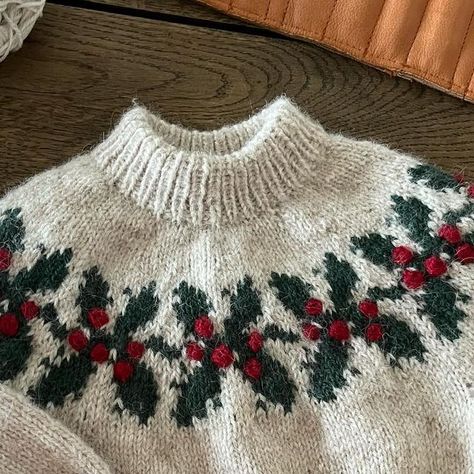 Christmas Knitting Aesthetic, Holly Knitting Chart, Christmas Sweater Patterns, Knitted Christmas Sweaters, Knitting Christmas Sweater, Knitted Christmas Sweater, Christmas Jumper Aesthetic, Cute Christmas Sweaters, Kids Christmas Sweater