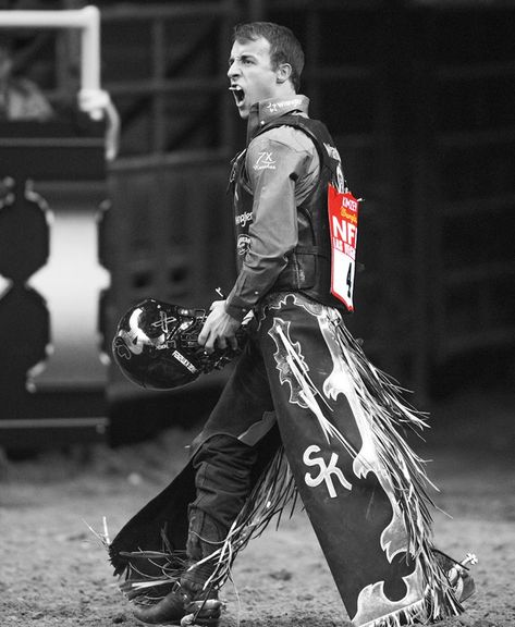 Sage Kimzey. Best Bull Rider Pbr Bull Riders, Pbr Bull Riding, Foto Cowgirl, Country Relationships, Rodeo Cowboys, Cute Guy Pics, Rodeo Life, Country Kids