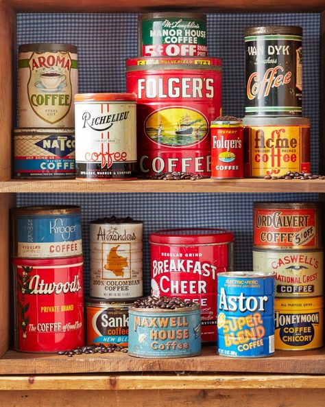 vintage coffee tins Old Cookie Tins Repurposed, Cute Coffee Bar Ideas, Cute Coffee Bar, Home Coffee Bar Ideas, Holiday Entertaining Food, Folgers Coffee, Kitchen Wear, Coffee Bar Ideas, Built In Pantry