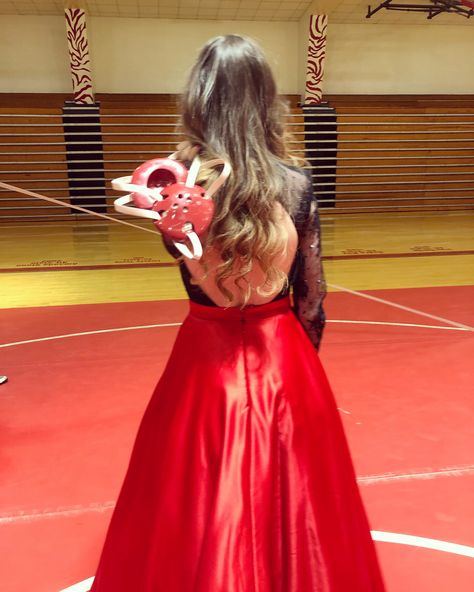 Wrestling high school homecoming queen headgear Wrestling Prom Pictures, Wrestling Aesthetic Girl, Wrestling Senior Photos, Wrestling Senior Pictures Female, Senior Picture Ideas Wrestling, Wrestling Aesthetic High School, Girls Wrestling Aesthetic, Wrestling High School, Gym Time Quotes