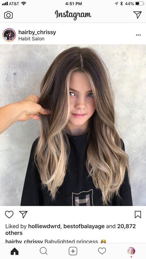 O cabelo dessa criança é mais bonito que o meu ;-; Dark Blond, Everyday Hairstyle, Beautiful Hairstyles, Colour Ideas, Brown Blonde Hair, Hair Color And Cut, Hair Color Balayage, Grunge Hair, Hair Colour