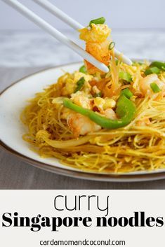 Singapore Noodle, Tasty Noodles Recipe, Singapore Recipes, Vermicelli Recipes, Rice Noodle Recipes, Singapore Noodles, Pescetarian Recipes, Thai Salad, Asian Noodle Recipes