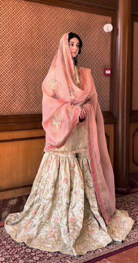 Best Wedding Dresses Indian, White And Pink Nikkah Dress, Pink Nikkah Dress, Nikkah Dress Ideas, Dholki Outfit, Suits Fancy, Nikkah Outfit, Asian Attire, Desi Clothing