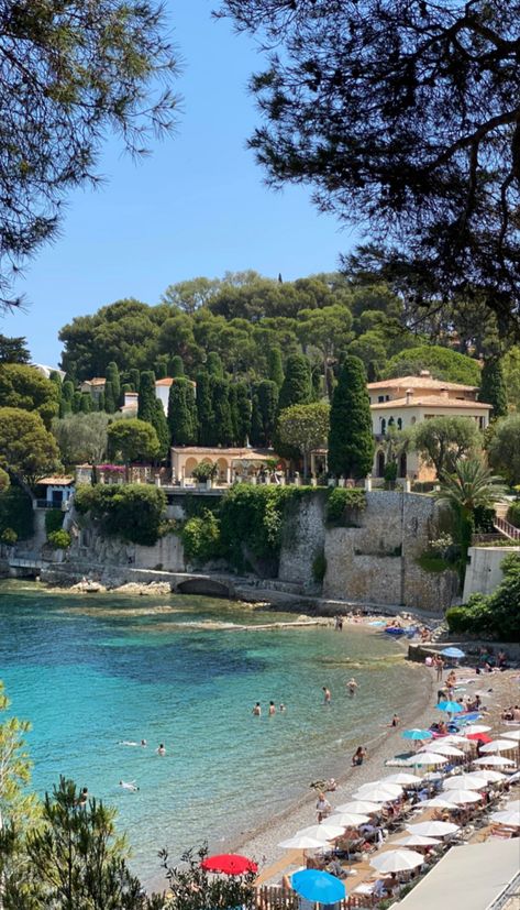 vacanze italia south of europe european dummer cannes monaco Paloma Beach, Villa France, Perfect Beach Day, Antibes France, Juan Les Pins, France Aesthetic, Explore Italy, Vacation Mood, Italy Aesthetic