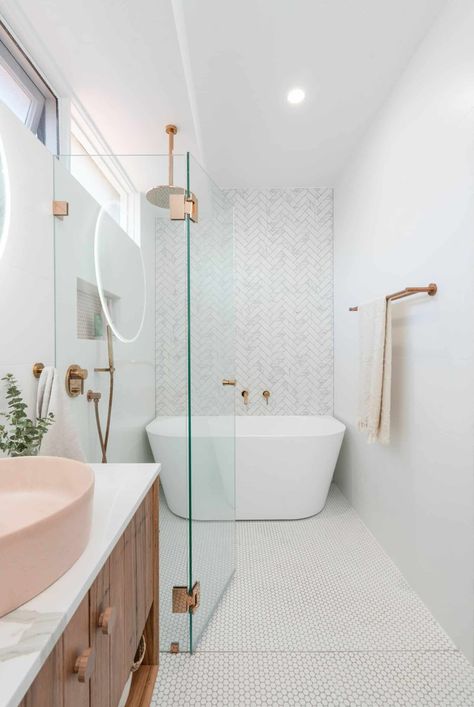 Powder Room Decorating Ideas That Are Anything But Boring Makeover Kamar Mandi, Wet Room, Inside Design, Pink Bathroom, Bathroom Renos, House Bathroom, Wet Rooms, Cheap Decor, Design Case