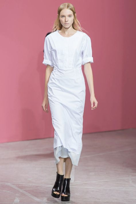 Theyskens' Theory Spring 2014 Ready-to-Wear Collection - Vogue Theyskens Theory, Fashion Week Spring 2014, All White Outfit, Model Look, Ribbed Knit Sweater, Runway Collection, Spring Summer 2014, Gorgeous Gowns, Fashion Shows