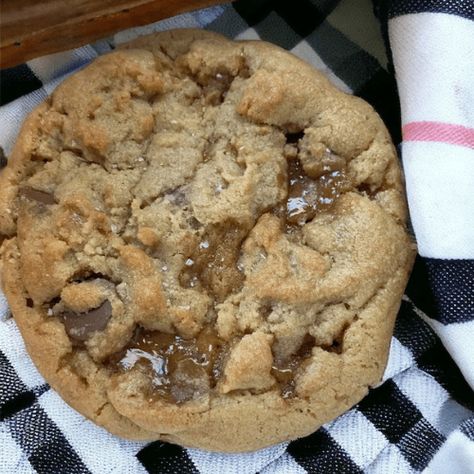 Copycat Crumbl Sea Salt Toffee Cookie Toffee Cookies Crumbl, Sea Salt Toffee Cookies Crumbl, Crumble Sea Salt Toffee Cookie, Crumbl Sea Salt Toffee Cookie, Salted Toffee, Iced Oatmeal Cookies, English Toffee, Toffee Cookies, Chocolate Toffee