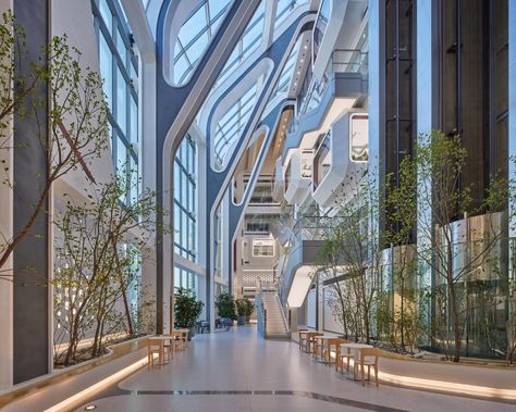 K-Pop hit factory gets a futuristic new office in Seoul Kpop Entertainment Building, Futuristic School, Entertainment Building, Futuristic Office, Pop Hits, Futuristic Style, Collaboration Space, Kpop Entertainment, Office Building