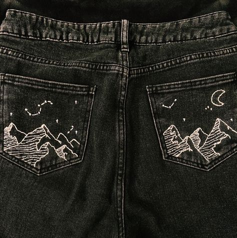 Easy Jean Embroidery Ideas, Embroidery Rip Repair, Embroidery Designs Jeans Back Pocket, Shorts With Embroidery, Black Denim Embroidery, Black Jean Embroidery, Black Embroidered Jeans, Black Jeans Embroidery Ideas, Embroidery Designs For Pants