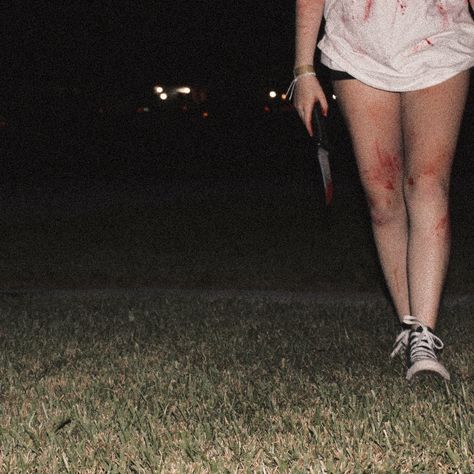 Crazy Girl Aesthetic Dark, Girl With Knife Aesthetic, Cold Hands Aesthetic, Blood Picture Ideas, Blood Photo Shoot Halloween, Kidnappedcore Aesthetic, Coma Aesthetic, Claustrophobia Aesthetic, Scraped Knees Aesthetic