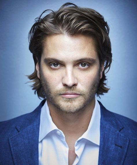 Bethandrip on Instagram: “Kayce Dutton Happy Birthday!! 🎉🎊❤ Follow us ... @bethandrip Follow us ... @bethandrip Follow us ... @bethandrip Follow us ... @bethandrip .…” Kayce Dutton, Yellowstone Series, Luke Grimes, Actors Male, Sore Eyes, Medium Long Hair, Jake Gyllenhaal, Hollywood Stars, Haircuts For Men