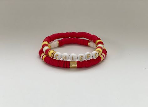 Kansas City Chiefs Jewelry, Chiefs Crafts, Kc Cheifs, Heishi Bracelet, The Chiefs, Disc Bracelet, Clay Bracelet, Diy Bracelet Designs, Kc Chiefs