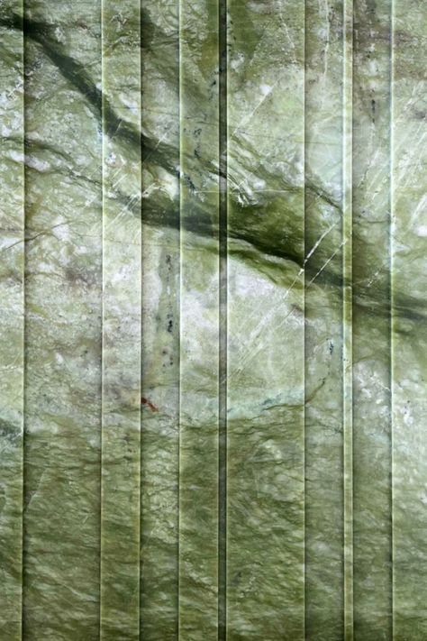 Lines that deeply engrave the natural stone creating a luxury marble wall panel that develops in all its horizontality and verticality and expresses itself in harmonious and calibrated plays of light. Green Marble Wall, Marble Wall Design, Wall Pattern Design, Marble Wall Panel, Marble Detail, Stone Wall Design, Cladding Design, Stone Wall Cladding, Luxury Flooring