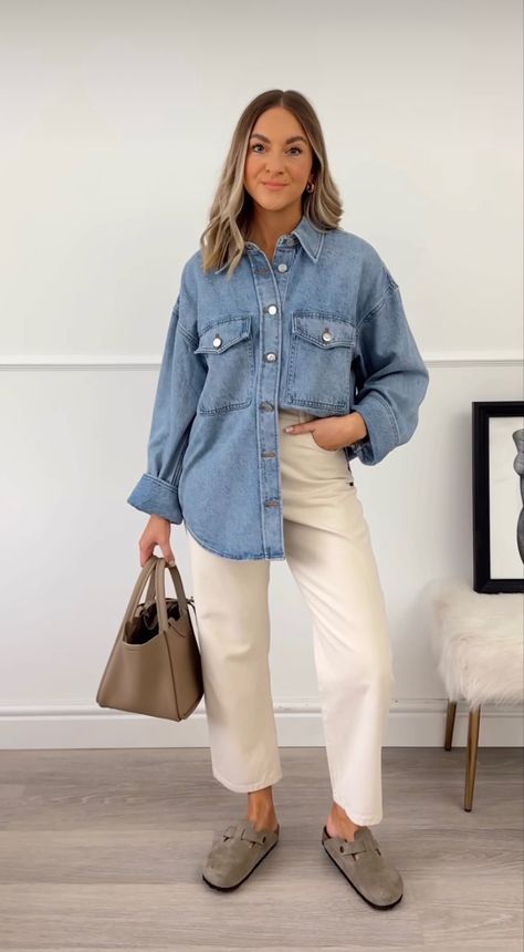 Women Birkenstock, Birkenstock Boston Outfit, Clogs Birkenstock, Boston Outfits, Denim Shirt Outfit, Linen Outfit, Birkenstock Outfit, Boston Fashion, Looks Jeans