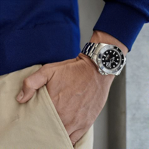 The Rolex Sea-Dweller in steel, 43 mm case, black dial, Oyster bracelet. The watch that conquered the deep. #Rolex #SeaDweller Rolex Submariner Black, Rolex Datejust Men, Luxury Women Watches, Rolex Oyster Perpetual Date, Rolex Milgauss, Stylish Watches Men, Rolex Sea Dweller, Yacht Master, Swiss Army Watches