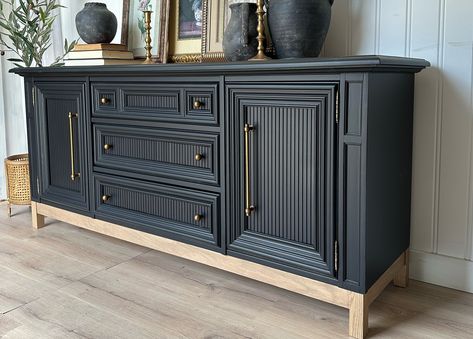 Furniture Flipping Ideas Inspiration, Black And Wood Furniture, Matte Black Furniture, Mid Century Furniture Makeover, Restored Furniture, Vintage Furniture Makeover, Refinishing Furniture Diy, Furniture Flips, Diy Dresser