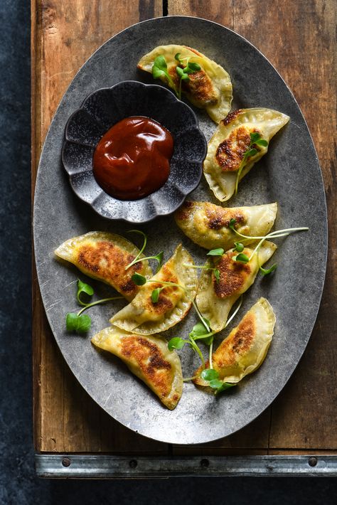 Lazy Sunday Breakfast Dumplings - Make brunch fun again with these sausage, egg and cheese wontons served with two easy dipping sauces. | foxeslovelemons.com Breakfast Dumplings, Sausage Dumplings, Bubble N, Easy Dipping Sauce, Cheese Wontons, Cheese Bagels, Easy To Make Breakfast, Party Food Recipes, Egg Roll Recipes