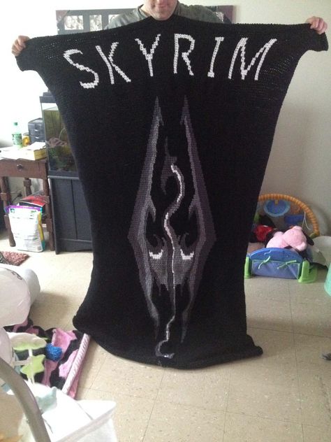 Skyrim blanket Skyrim Elder Scrolls, Graphgan Patterns, Yarn Ideas, Knitting Loom, Birthday Stuff, Crochet Inspiration, Crochet Blankets, Elder Scrolls, Loom Knitting