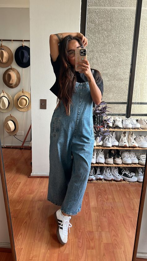 Teacher Casual Outfits Summer, Cropped Overalls Outfit, Linen Overalls Outfit Summer, Teacher Overalls Outfit, Overalls Outfit Summer Aesthetic, Montessori Teacher Outfits, Seattle Washington Outfits, Cute Mom Style, Modest Casual Summer Outfits