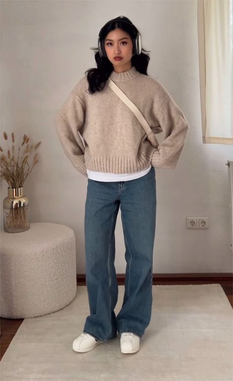 Minimal Winter Outfit Casual, Comfy Work Outfit Fall, Feminine Winter Outfits Classy, Outfit Jean Large, Korean Fashion Winter Casual, No Jeans Outfit Ideas, Lilac Sweater Outfit, Basic Outfits Minimalist Wardrobe, Casual Modest Outfits