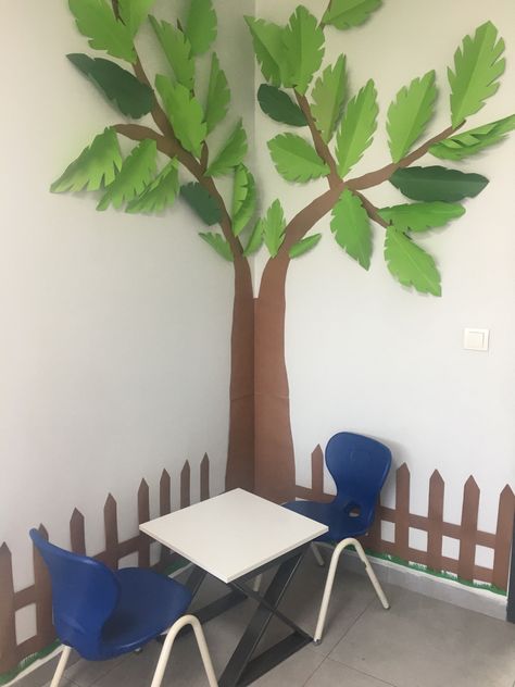 Preschool Tree Wall, How To Make Paper Tree On Wall, Classroom Trees Ideas, Diy Cardboard Flowers, How To Make A Tree For Classroom, Classroom Tree Diy, Paper Tree Classroom, Paper Wall Art Diy, Church Nursery Decor